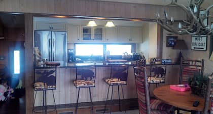 Summer Golf / Winter Ski Condo in Gaylord Overlooking the Otsego Club and Resort