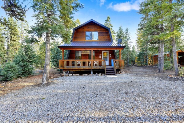 Exterior - The Pit Stop - Sleeps upto 10 people (Duck Creek Village)