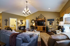 Smart TV, lareira, DVD player, pebolim