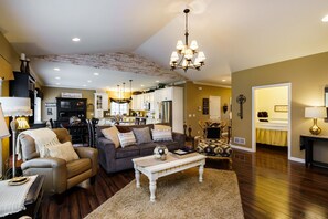 Smart TV, lareira, DVD player, pebolim