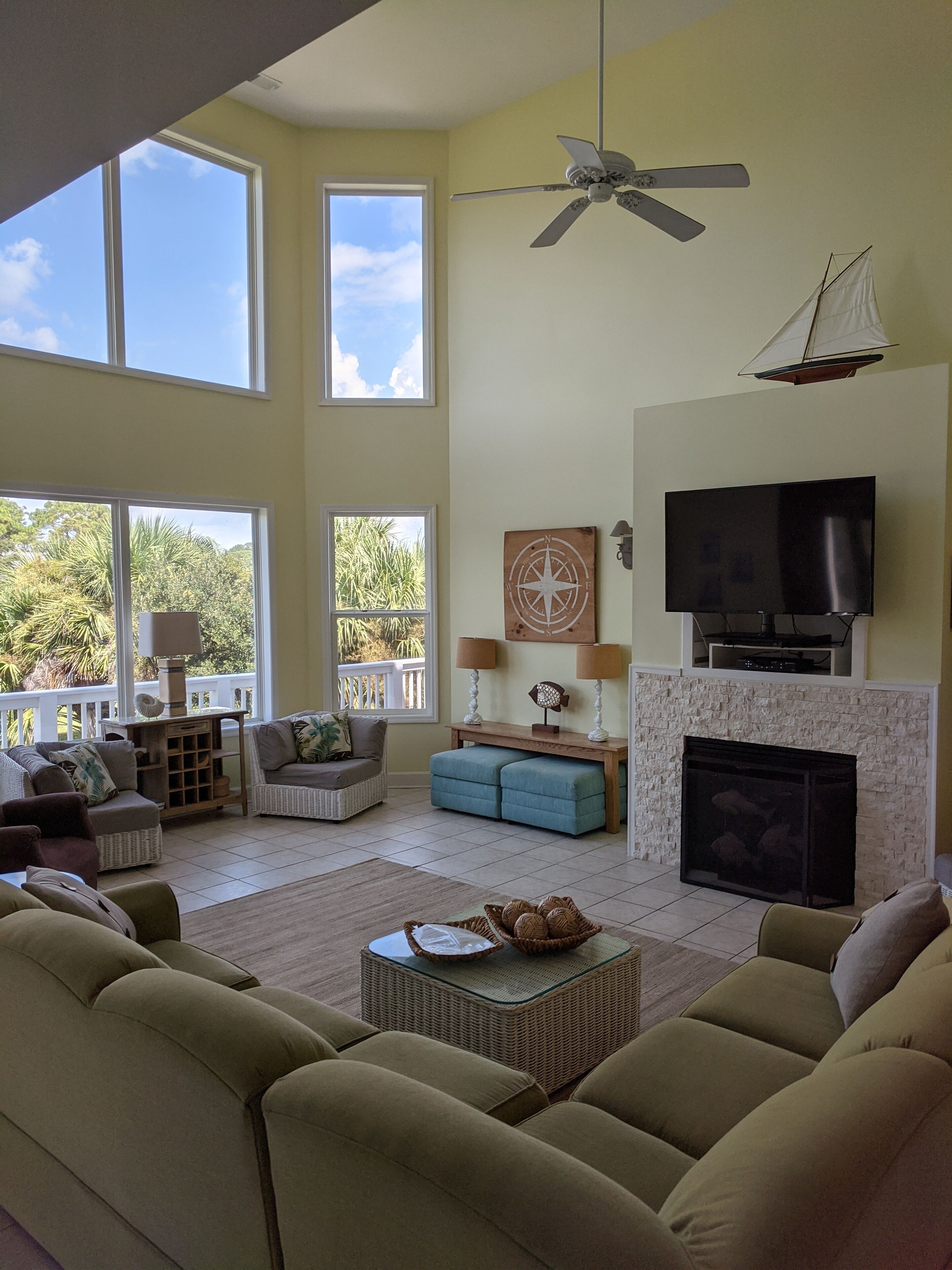 Smart-TV, Kamin, Videospiele, DVD-Player