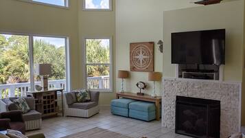 Smart-TV, Kamin, Videospiele, DVD-Player