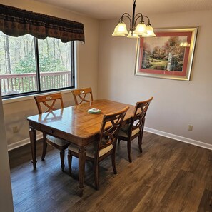 Dining - Private setting close to Clemson University (Seneca)