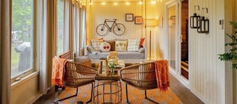 CaddyShack~ Newly remodeled townhome yards from back 40 bike trails 