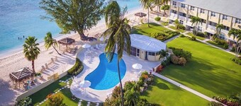 Beachfront Condo-Ground Floor-Perfect Location on SMB!