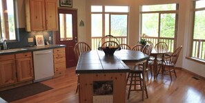 Dining - The *Main* Aspen Lakehouse at Skagway Reservoir (Victor)