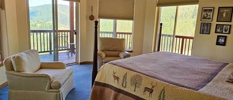5 bedrooms, desk, WiFi, bed sheets