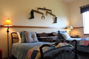 5 bedrooms, desk, WiFi, bed sheets
