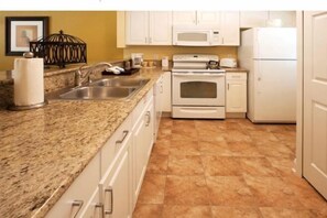 Private kitchen - Holiday Inn Club Vacations at Orange Lake Resort (Winter Garden)