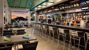Lobby-lounge