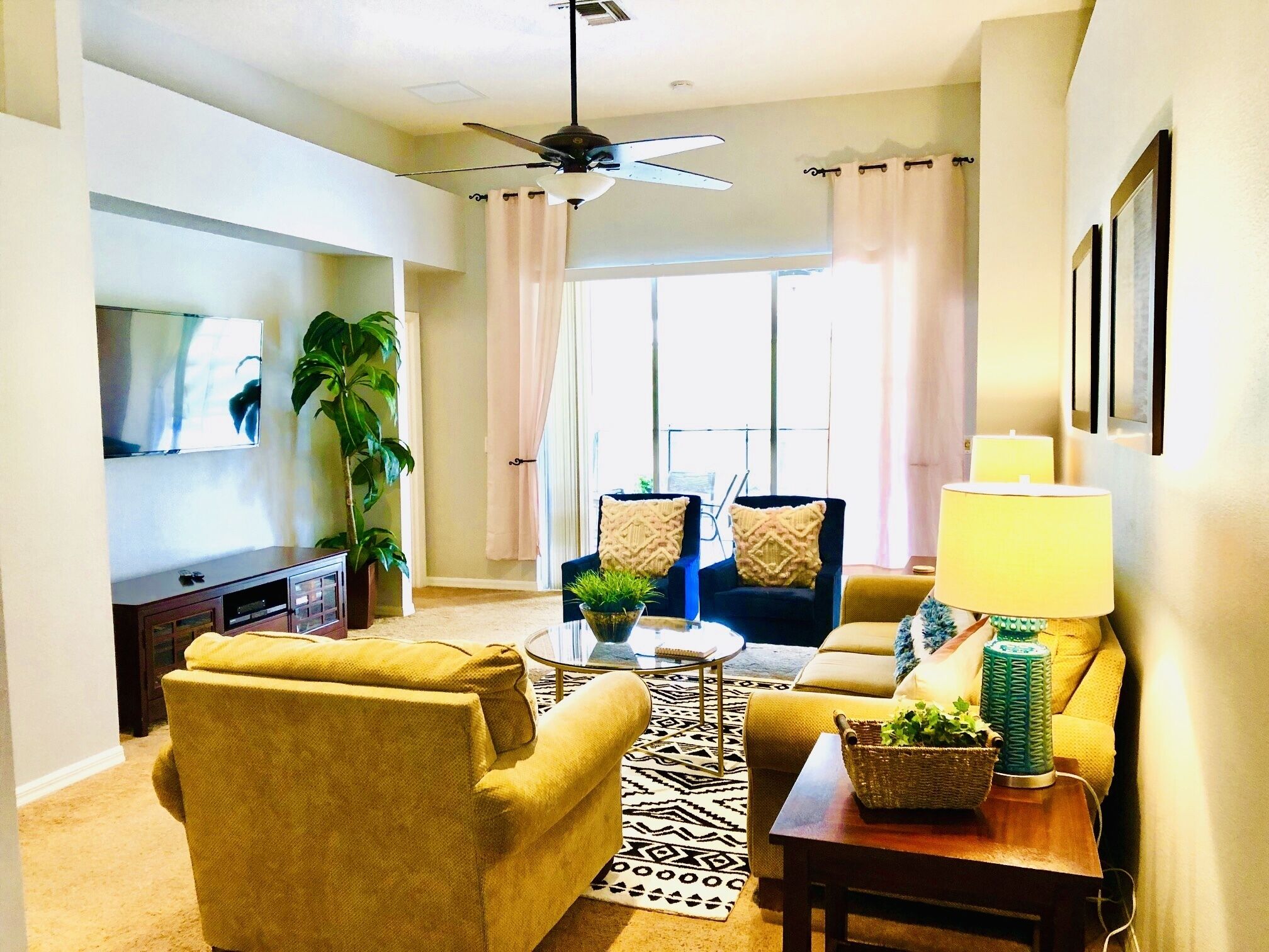 5 Stars-Modern & Beautiful-Relaxing & Fun*15Min.Disney*WiFi*GameRoom*HotTub*Pool