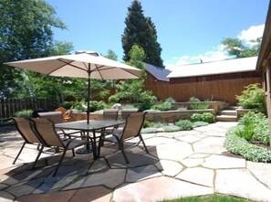 屋外ダイニングエリア