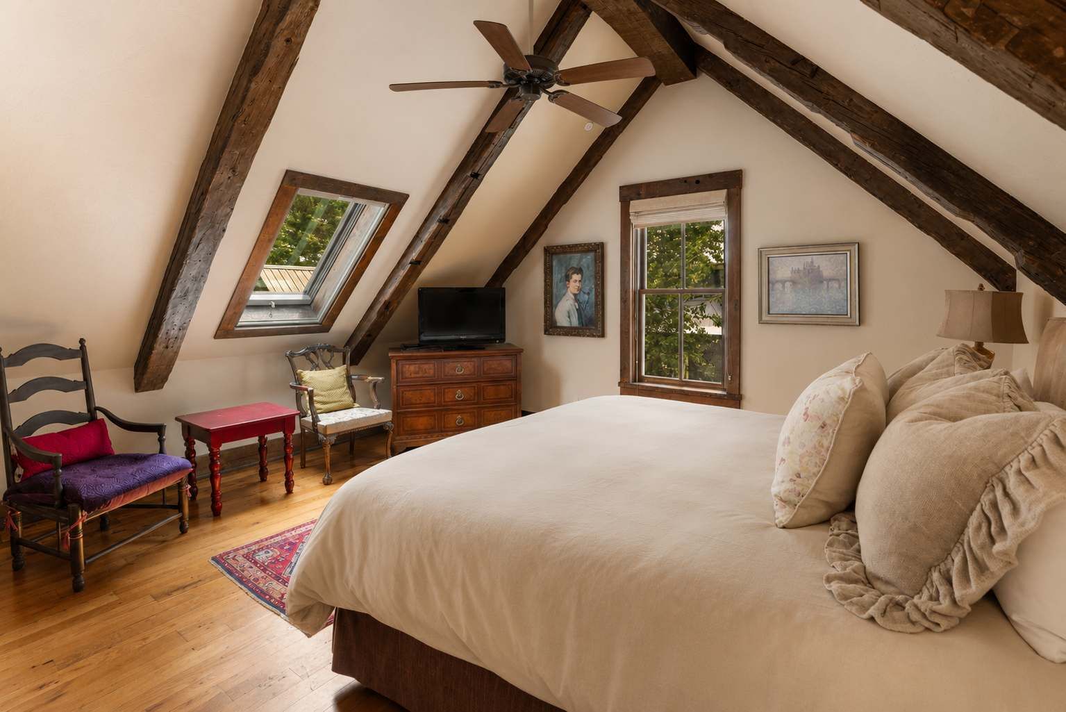 4 slaapkamers, een strijkplank/strijkijzer, wifi, beddengoed