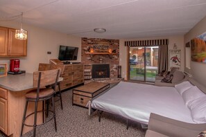 Iron/ironing board, WiFi, bed sheets, wheelchair access