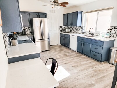 5 BDRM PRIVATE PARADISE WITH POOL & CASITA ON THE LAKE SIDE OF 95!