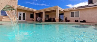 PARADIS PRIVÉ DE 5 BDRM AVEC PISCINE ET CASITA DU CÔTÉ DU LAC DE 95!