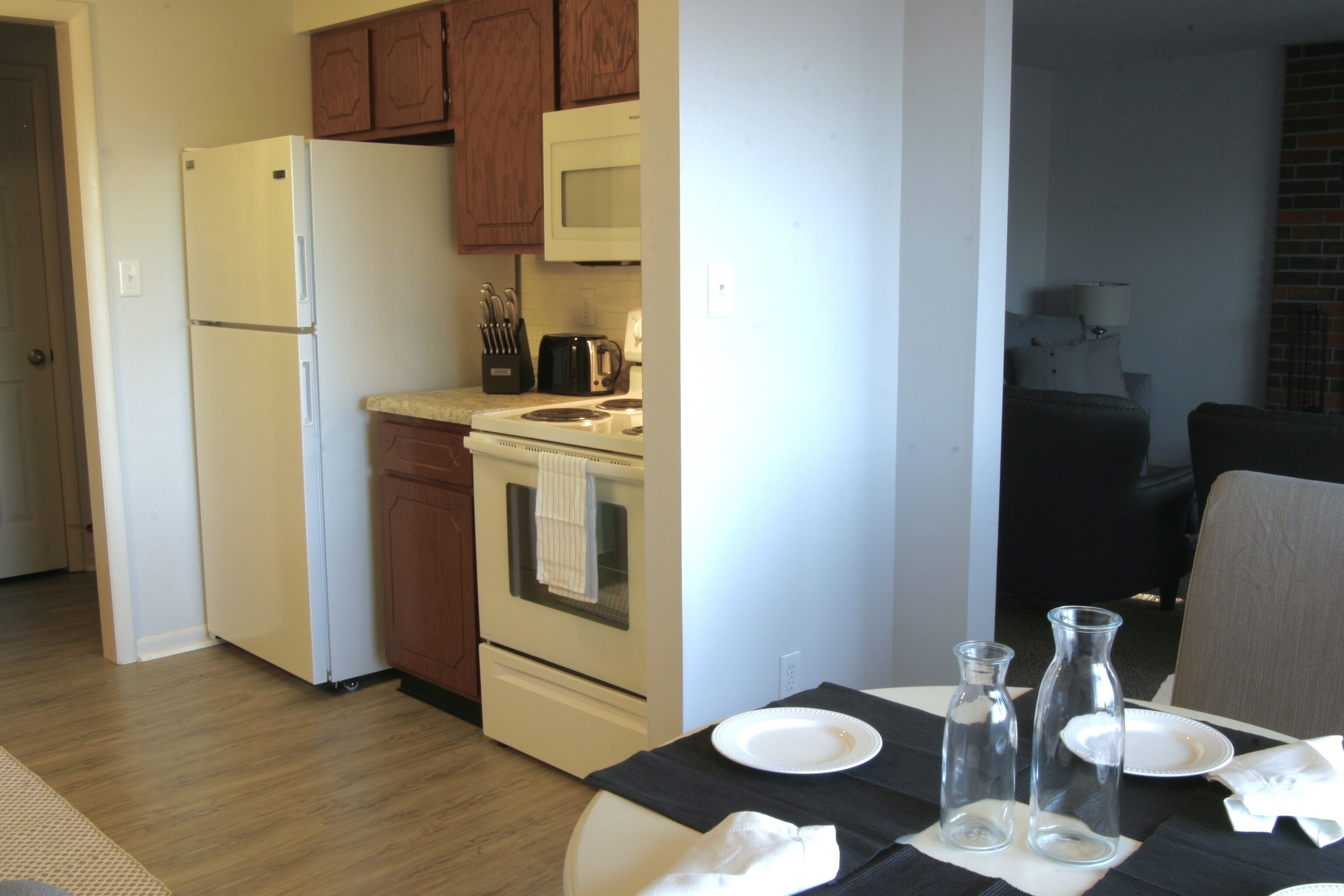 Frigorífico, microondas, horno y placa de cocina