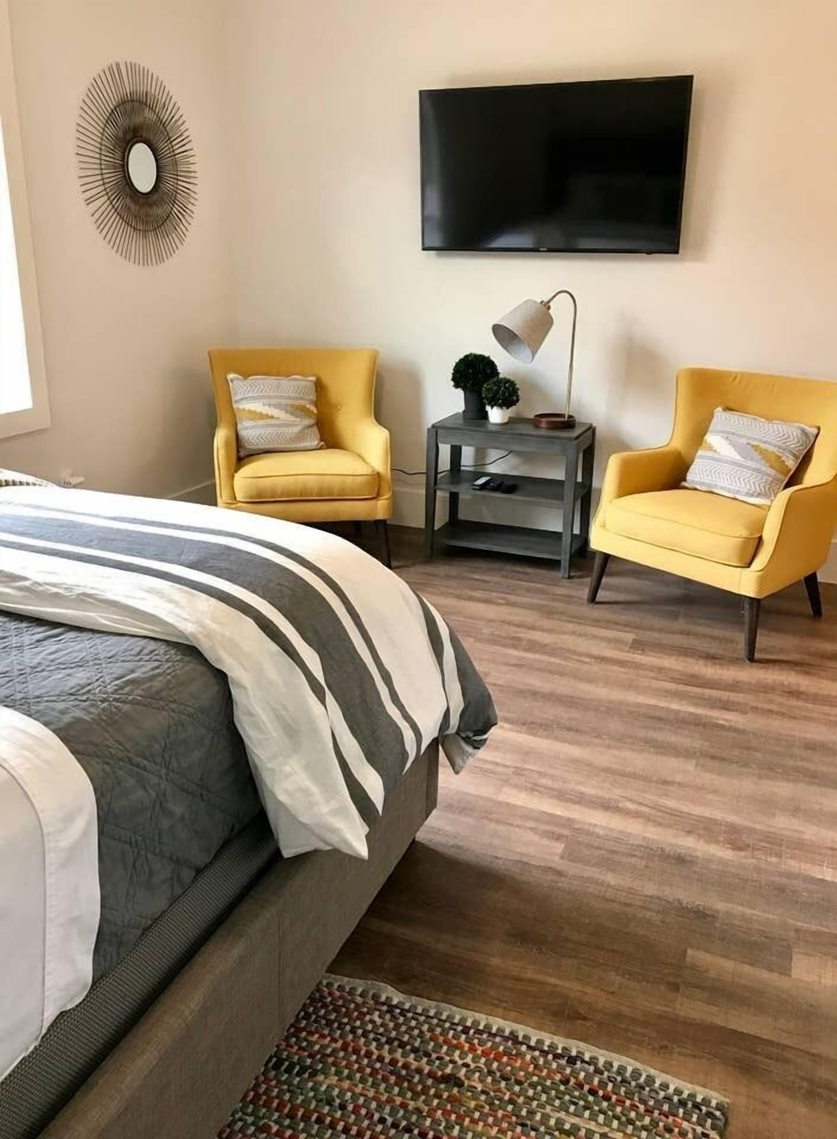 Desk, iron/ironing board, free WiFi, bed sheets