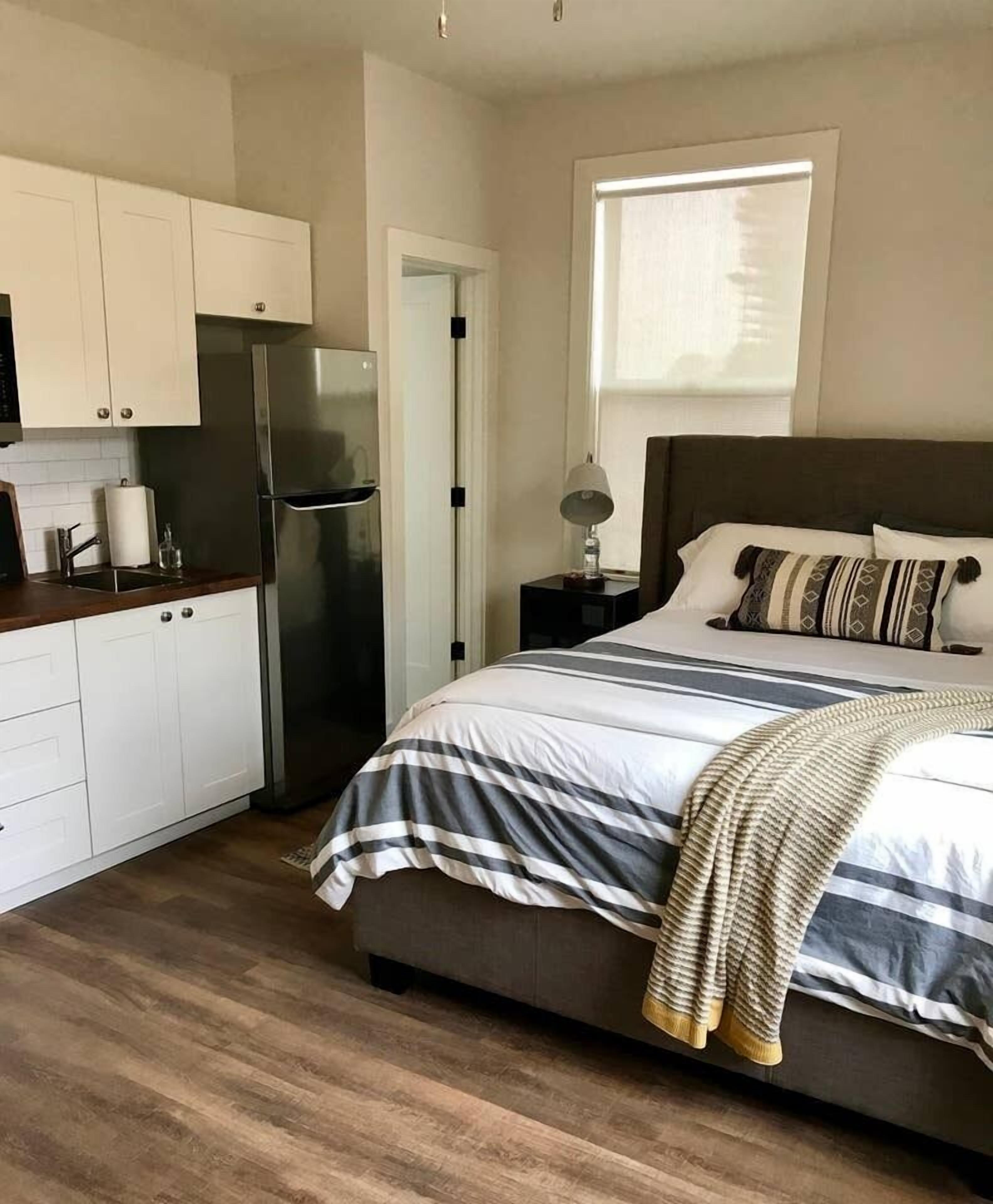 Desk, iron/ironing board, free WiFi, bed sheets