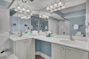 Combined shower/bathtub, hair dryer, towels - Shipwatch 213C by Wild Dunes, Ocean View (Isle of Palms)