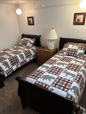 2 dormitorios, tabla de planchar con plancha, wifi y ropa de cama