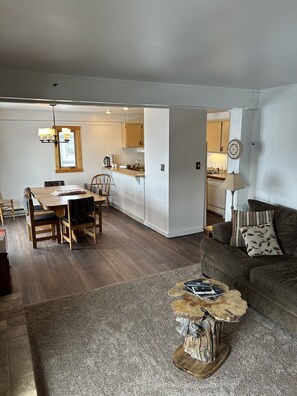 Smart TV, fireplace, DVD player