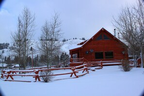 Exterior - Gorgeous 3 Bedroom Multi-Level Log Cabin With Grand Teton Views! (Jackson)