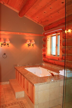 Combined shower/bathtub, jetted bath, hair dryer, towels - Gorgeous 3 Bedroom Multi-Level Log Cabin With Grand Teton Views! (Jackson)