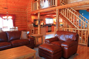 Een televisie, een open haard en een dvd-speler