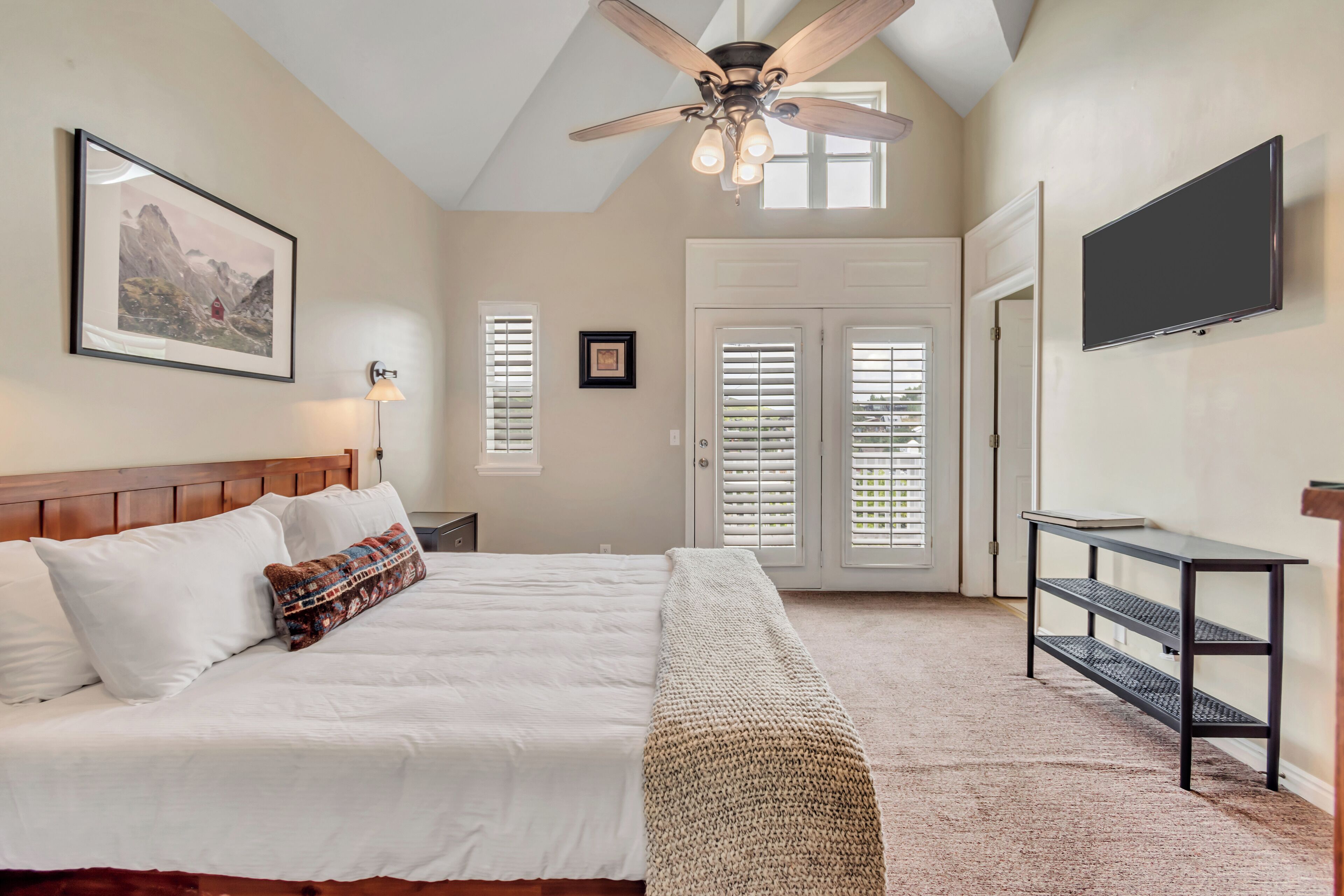 4 室のベッドルーム、アイロン / アイロン台、WiFi (無料)、ベッドシーツ