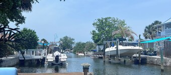 Water front, with 2 kayaks .
Mobility & pet friendly: no step, one level house.