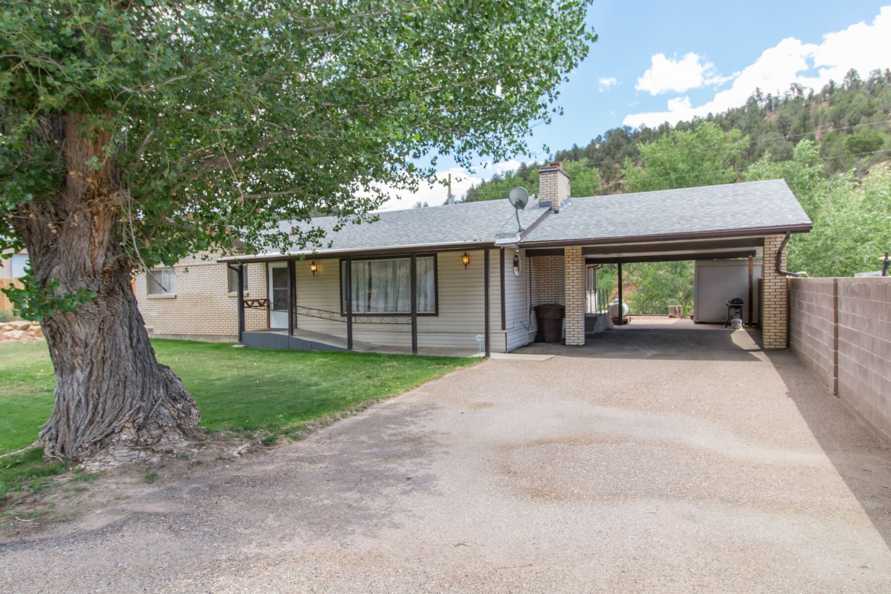 Mt Carmel Junction private home near Kanab, Zion NP, & small dog Friendly / A/C