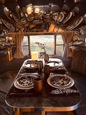 Luokittelematon kuva, 3 kautta 33, painike