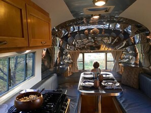 Unclassified image, 4 of 33, button