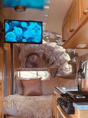 Unclassified image, 5 of 33, button