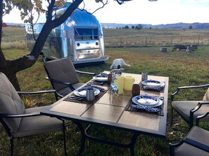 Luokittelematon kuva, 5 kautta 33, painike