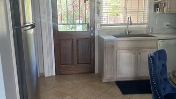 冰箱、微波炉、烤箱、炉灶