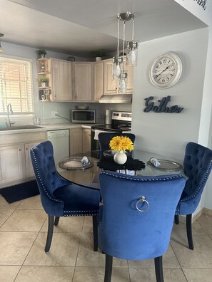 Dining - ~AZ~1BR & pullout, Very Nice, Newly Renovated, with washer, dryer, & dishwasher. (Green Valley)