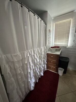 Hair dryer, towels, soap, shampoo - ~AZ~1BR & pullout, Very Nice, Newly Renovated, with washer, dryer, & dishwasher. (Green Valley)