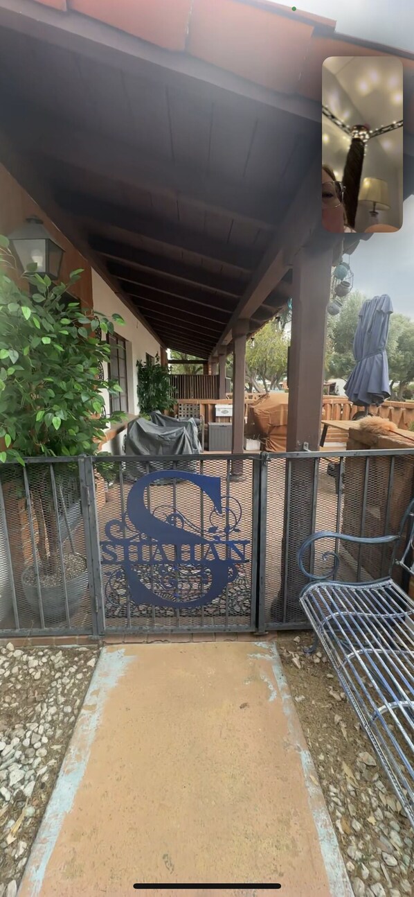 Property grounds - ~AZ~1BR & pullout, Very Nice, Newly Renovated, with washer, dryer, & dishwasher. (Green Valley)