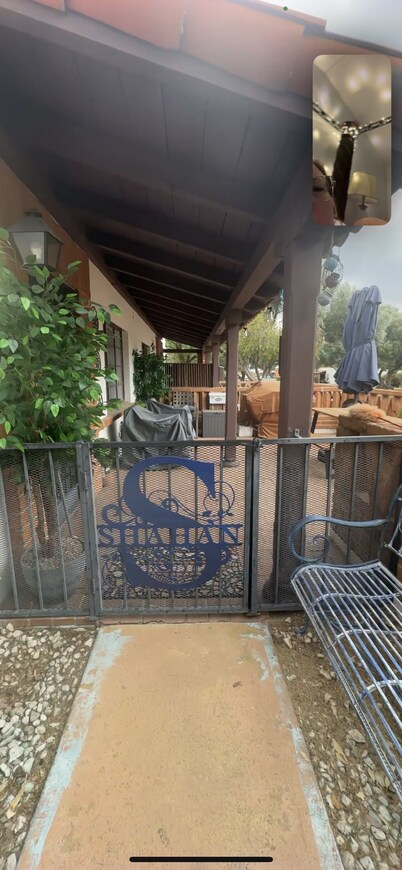 ~AZ~1BR & pullout, Very Nice, Newly Renovated, with washer, dryer, & dishwasher.