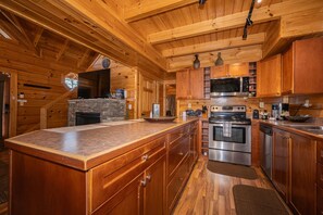 Fridge, microwave, oven, stovetop - Laurel View Smart Cabin ~ Beautiful 3 Bedroom Smart Cabin with a Mtn. View! (Sevierville)