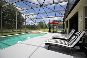 Piscine extérieure, piscine chauffée