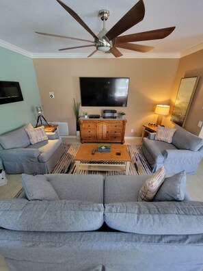 Smart-TV, peis, videospill og DVD-spiller