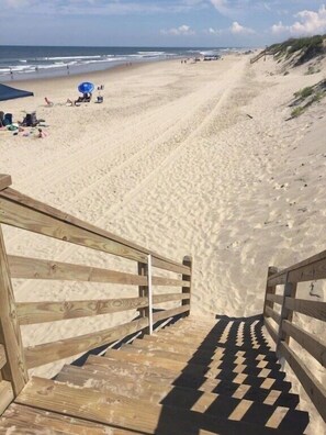 Una spiaggia nelle vicinanze