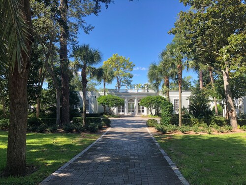 Classic Marshfront Sea Island Cottage! Huge Game Room! Steps to The Beach! BIKES