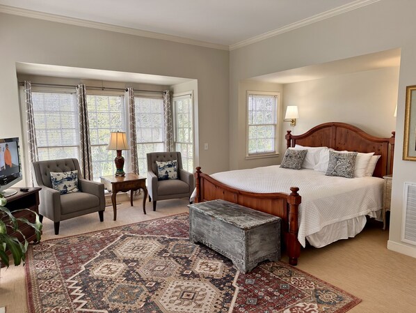 5 bedrooms, in-room safe, desk, iron/ironing board