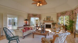 Smart TV, fireplace, DVD player, ping pong