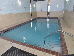 Indoor pool, a heated pool - REDUCED RATES!   BREATHTAKING VIEWS FROM BEAUTIFUL CORNER UNIT!  3 BR/2 BA. (Orange Beach)