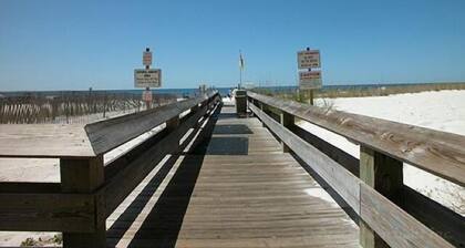 REDUCED RATES! BREATHTAKING VIEWS FROM BEAUTIFUL CORNER UNIT! 3 BR/2 BA.